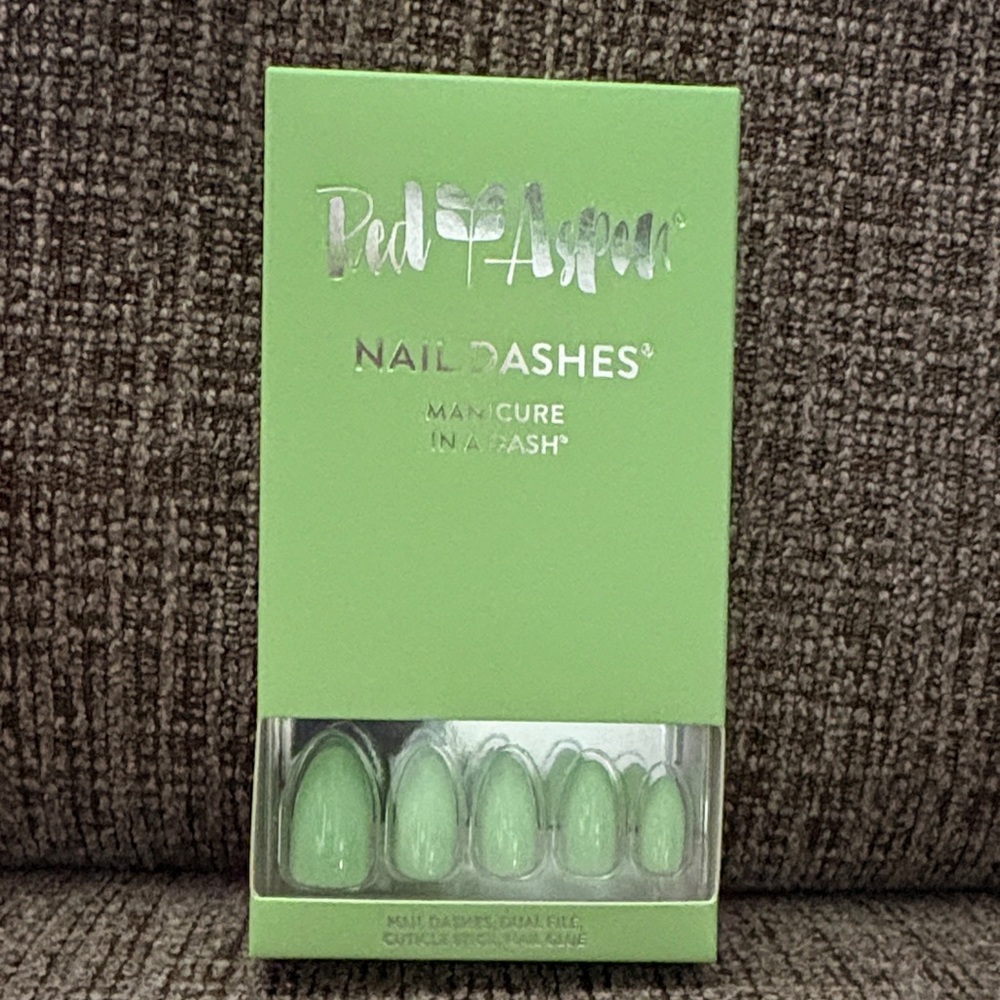 Red Aspen Green Press-On Nails